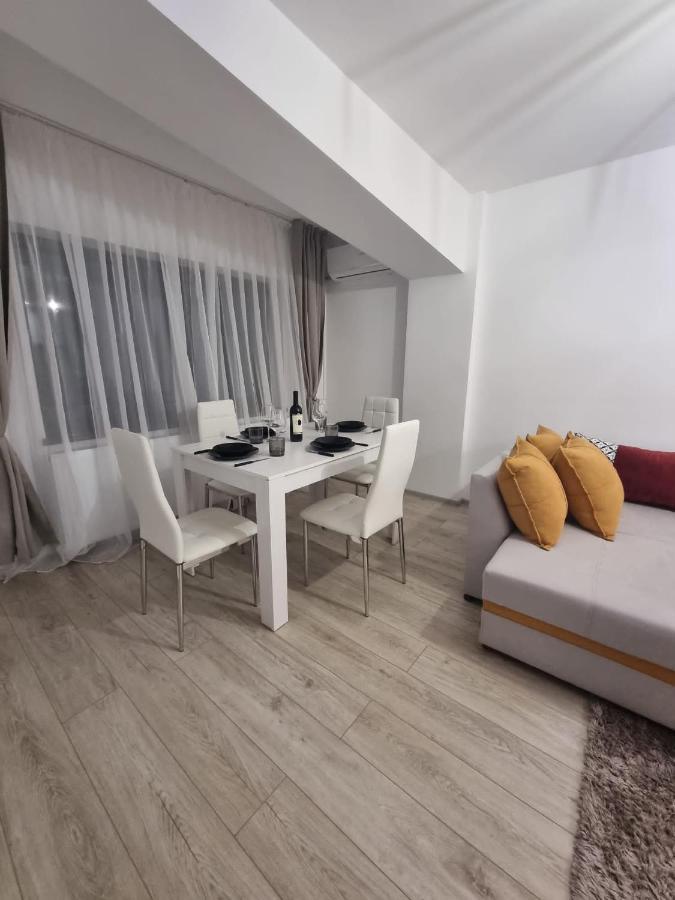 Dreams Escape 2 Apartment Craiova Bagian luar foto